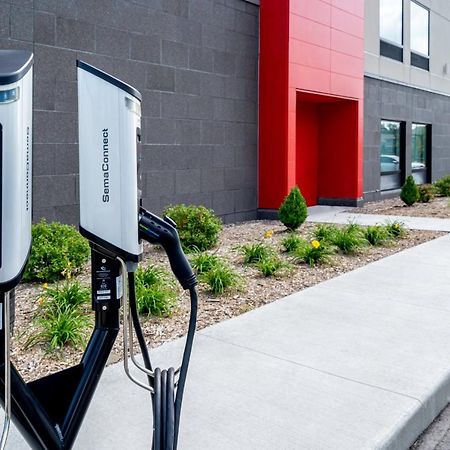 Avid Hotels Milwaukee West - Waukesha By Ihg Pewaukee Buitenkant foto
