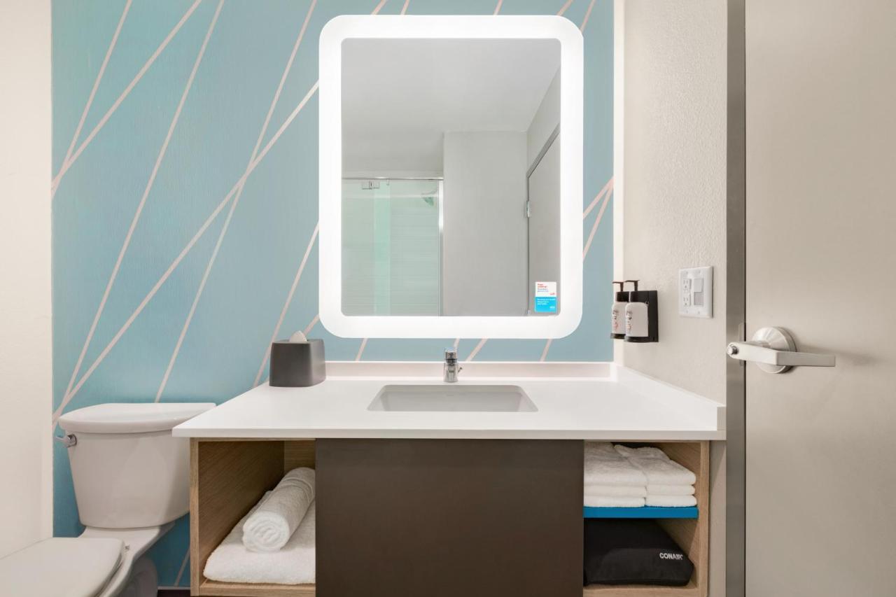 Avid Hotels Milwaukee West - Waukesha By Ihg Pewaukee Buitenkant foto