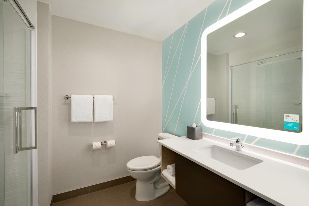 Avid Hotels Milwaukee West - Waukesha By Ihg Pewaukee Buitenkant foto