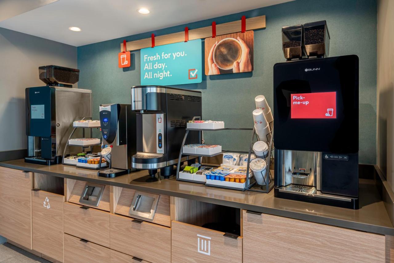 Avid Hotels Milwaukee West - Waukesha By Ihg Pewaukee Buitenkant foto