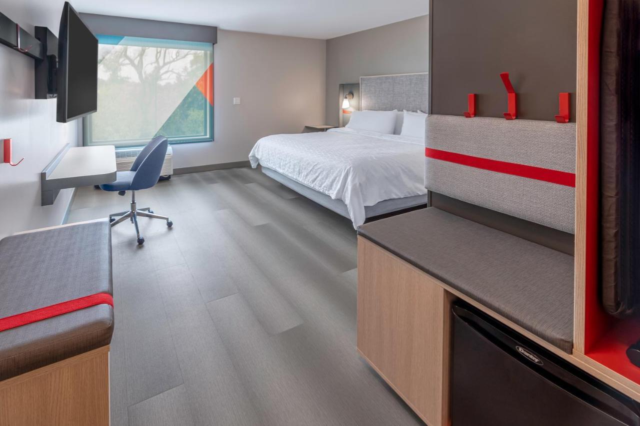 Avid Hotels Milwaukee West - Waukesha By Ihg Pewaukee Buitenkant foto