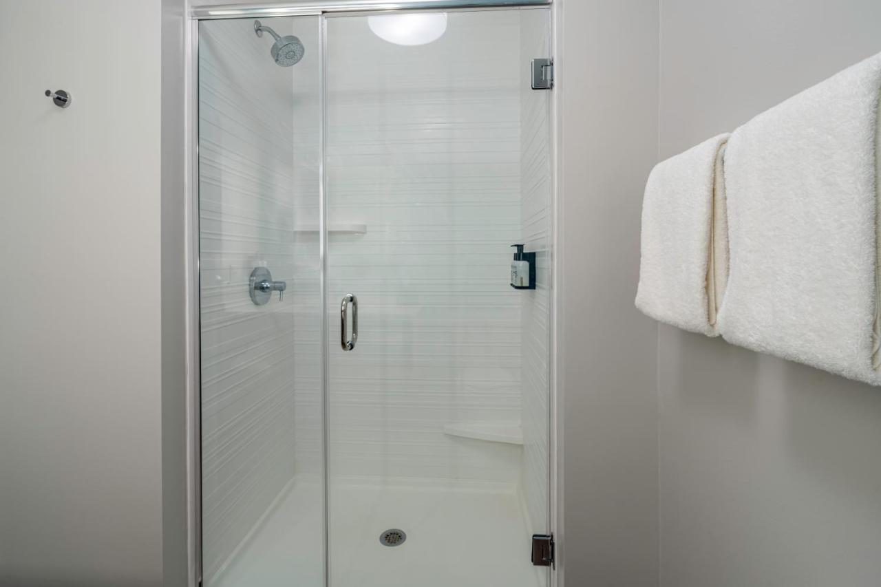 Avid Hotels Milwaukee West - Waukesha By Ihg Pewaukee Buitenkant foto