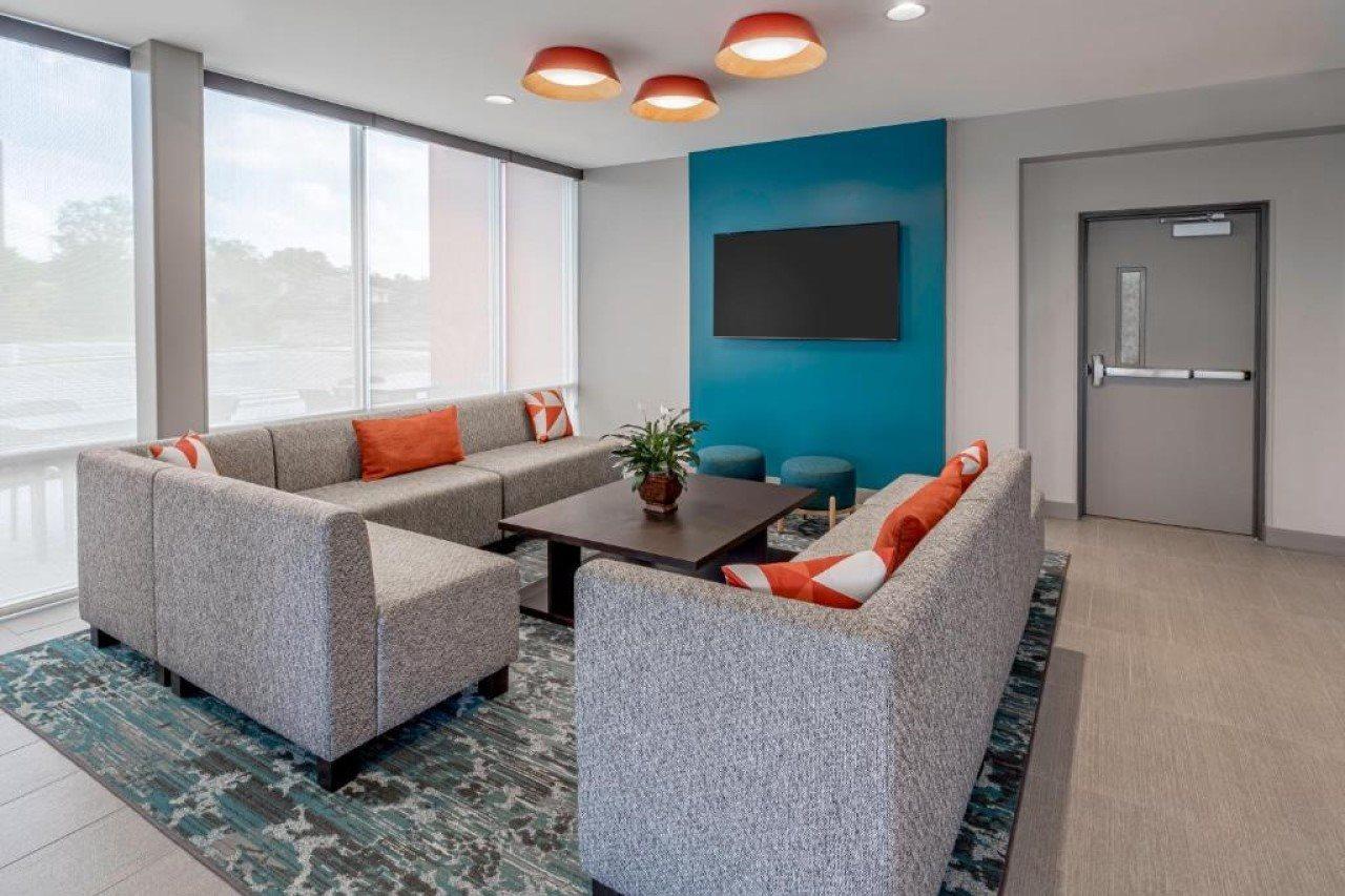 Avid Hotels Milwaukee West - Waukesha By Ihg Pewaukee Buitenkant foto